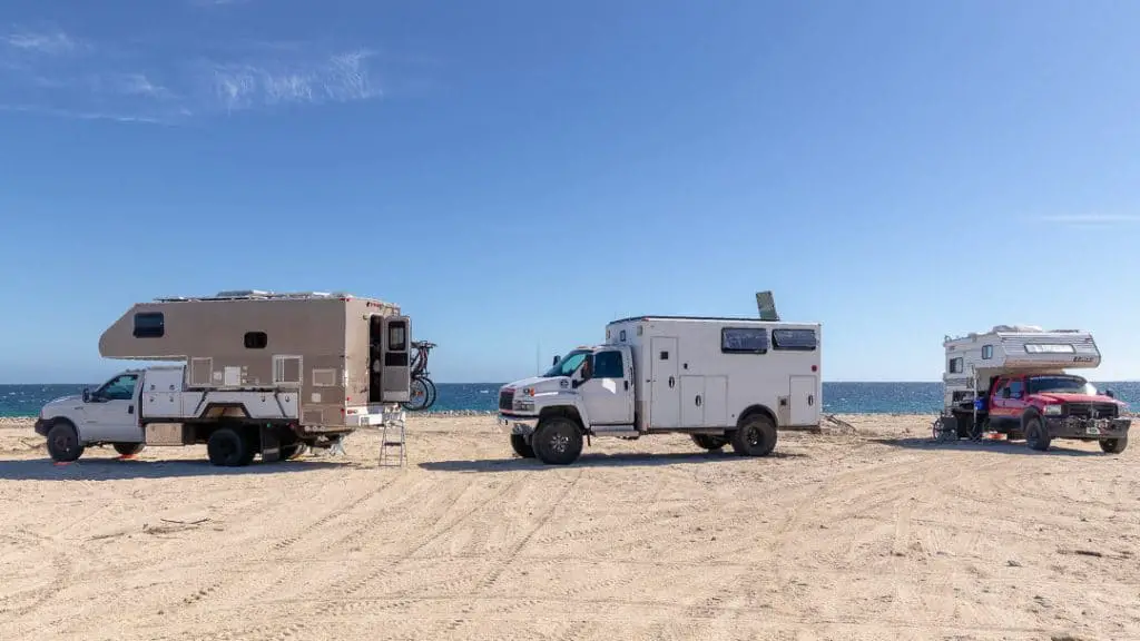 Boondocking With Friends in a Dry Riverbed (Arroyo) 